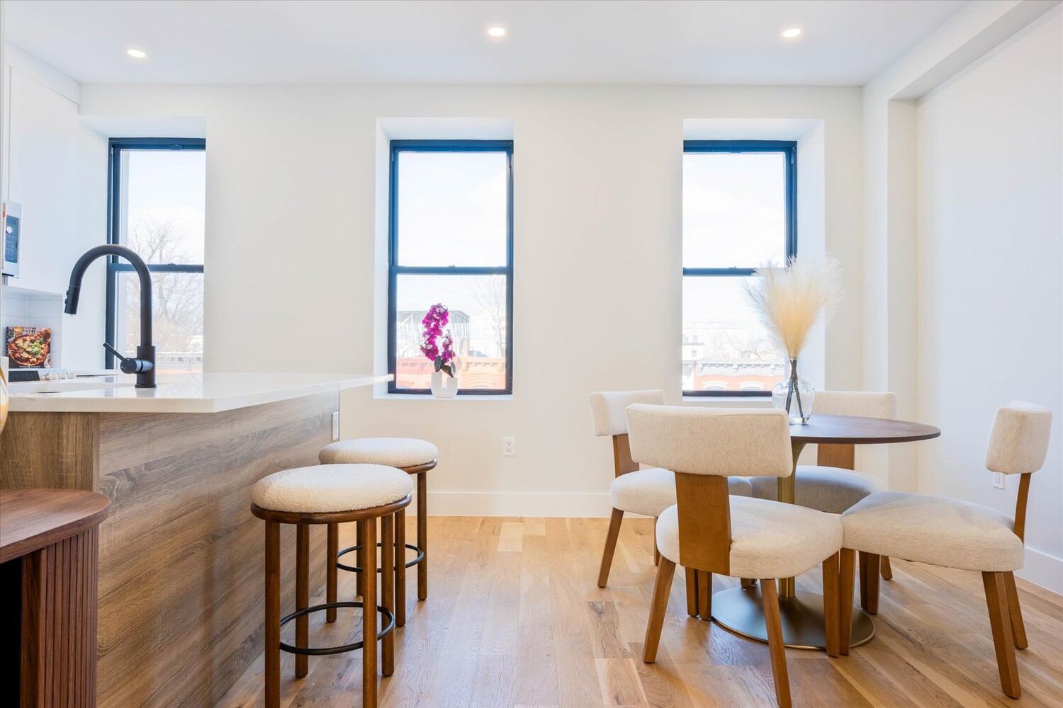 256 PUTNAM Avenue 4PH