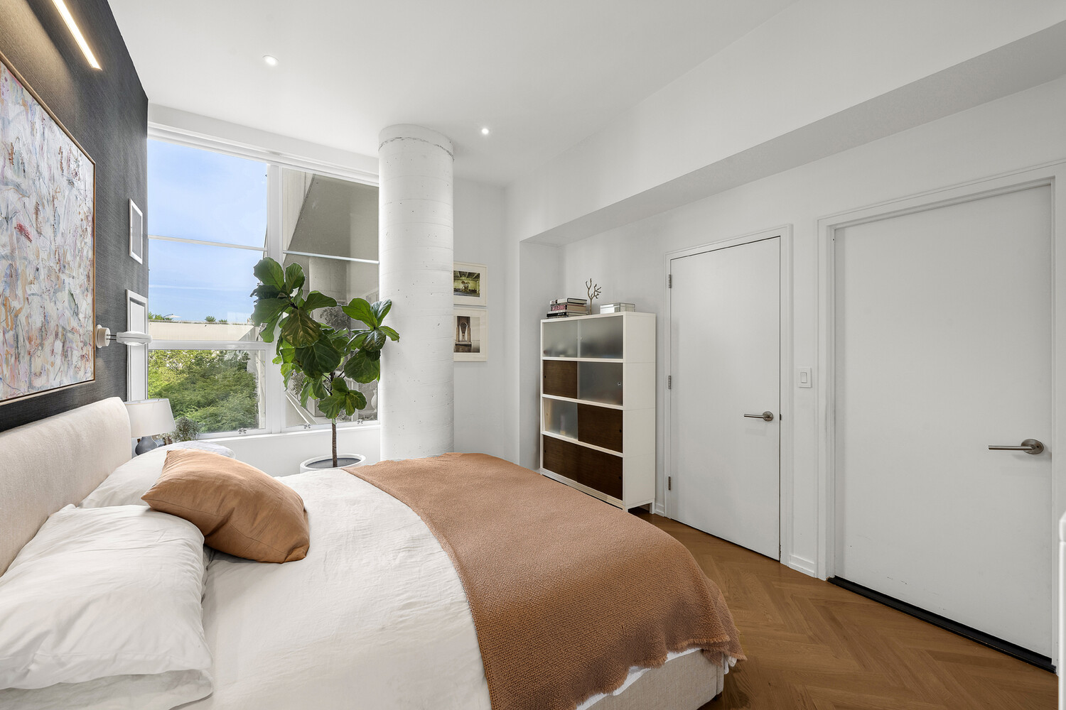 184 KENT Avenue B612