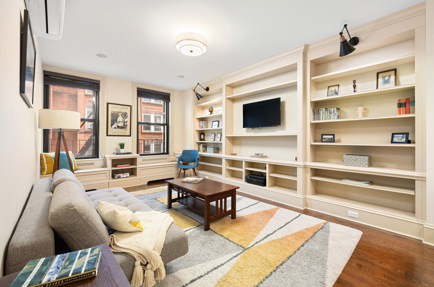 69 PINEAPPLE Street 5