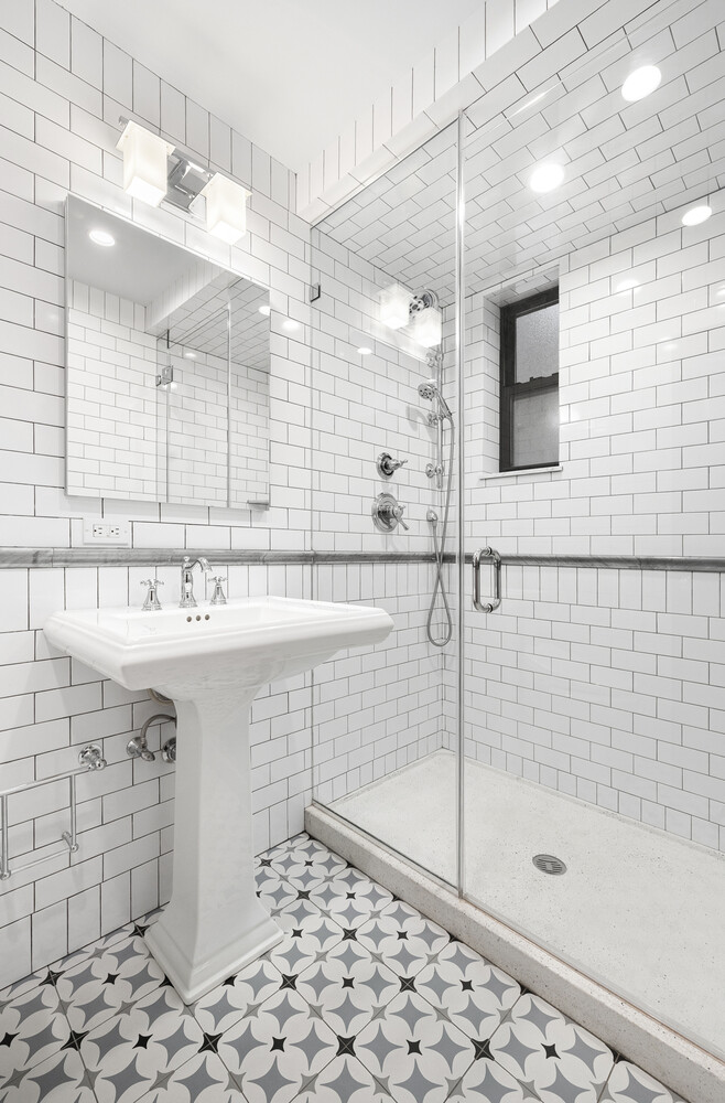 69 PINEAPPLE Street 8