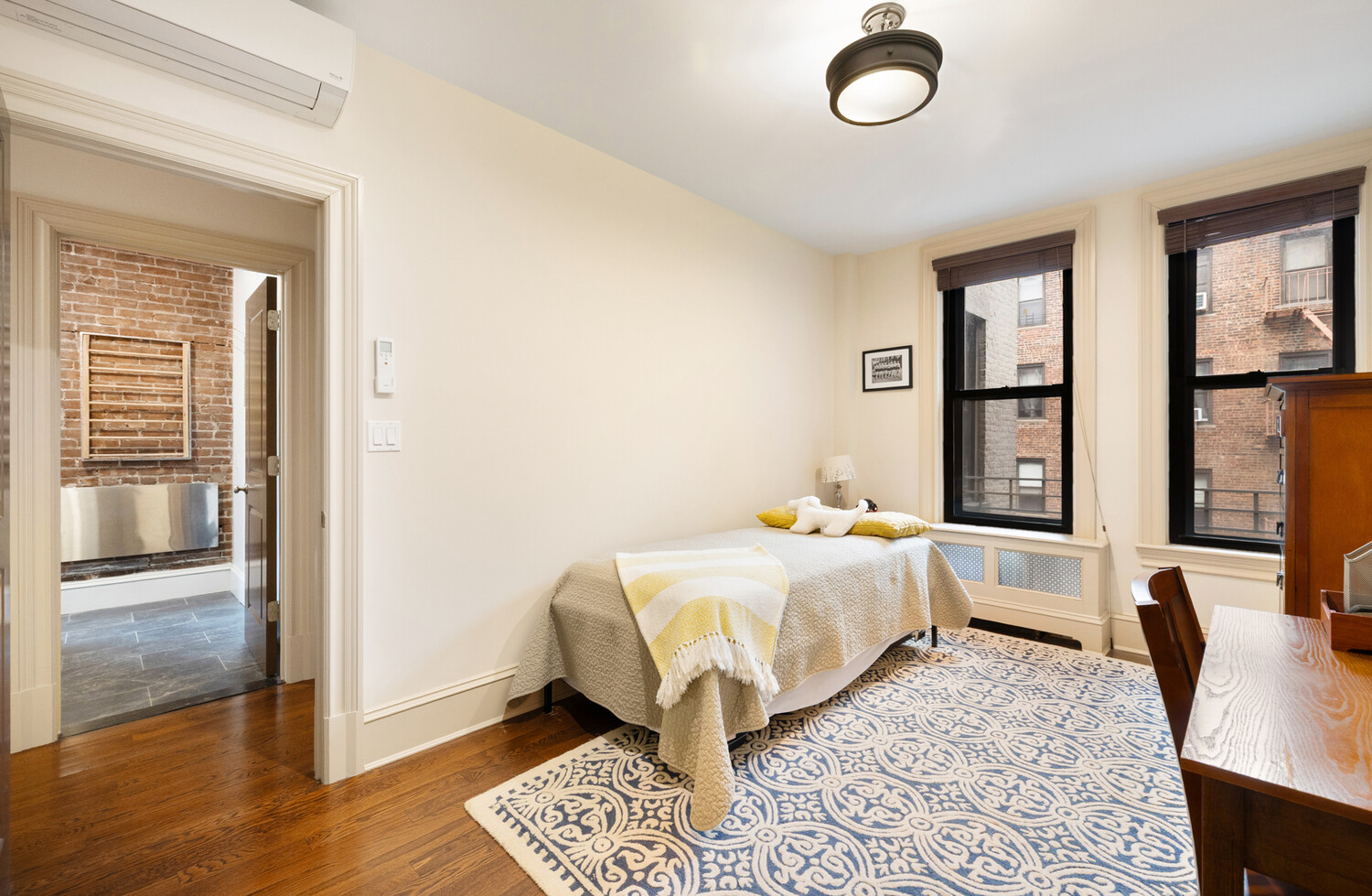 69 PINEAPPLE Street 8