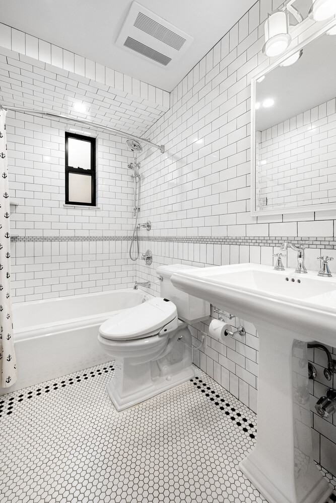 69 PINEAPPLE Street 8