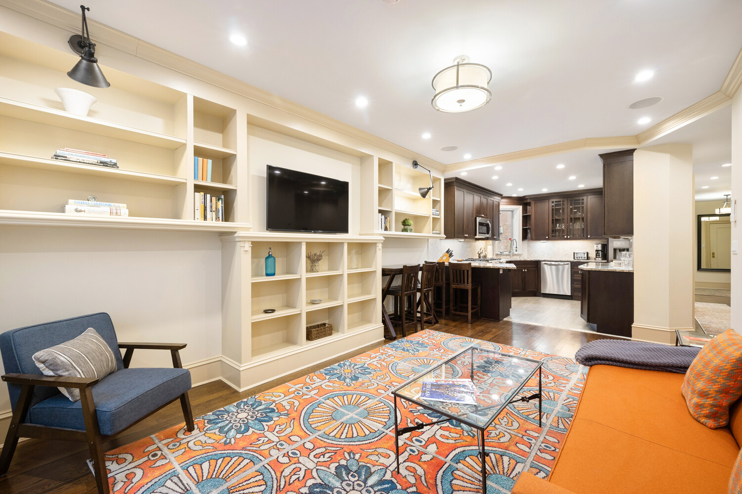 69 PINEAPPLE Street 8