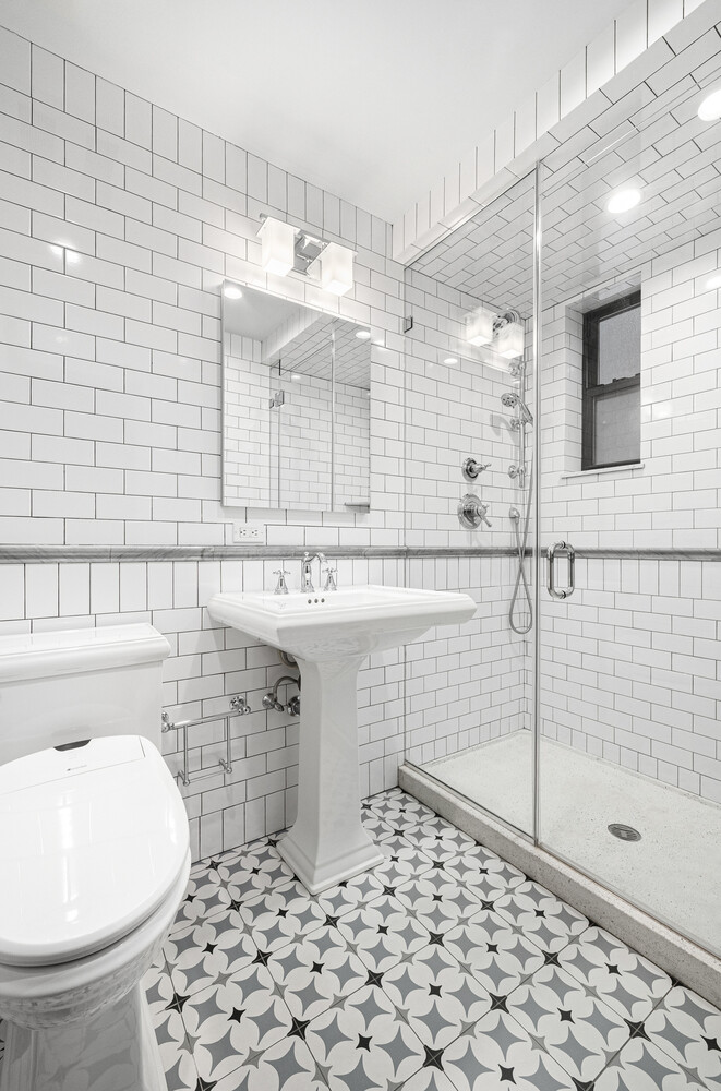 69 PINEAPPLE Street 8