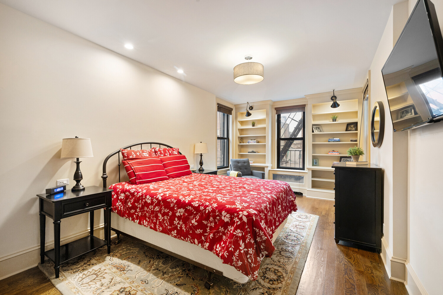 69 PINEAPPLE Street 8