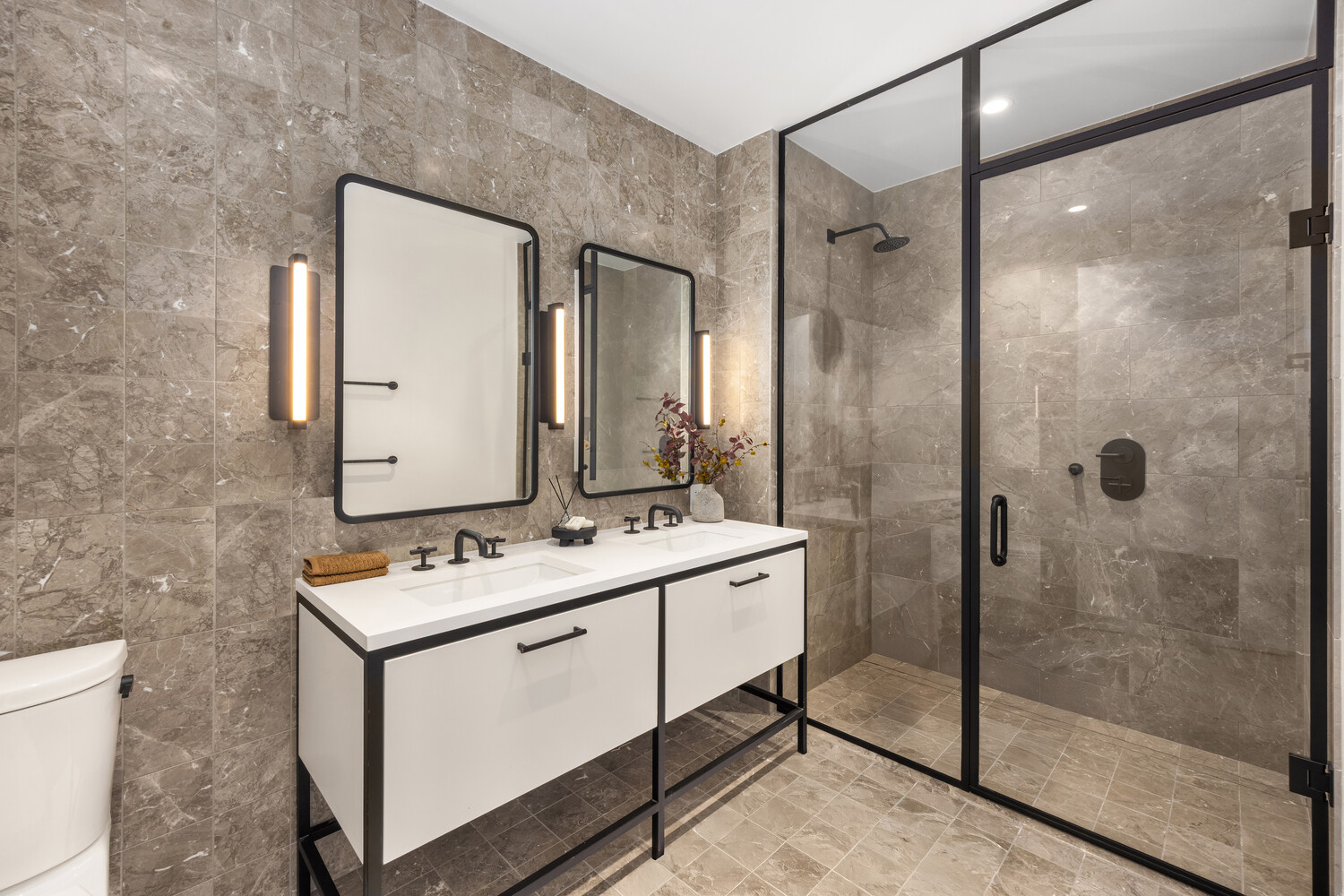 29 HURON Street 11CW