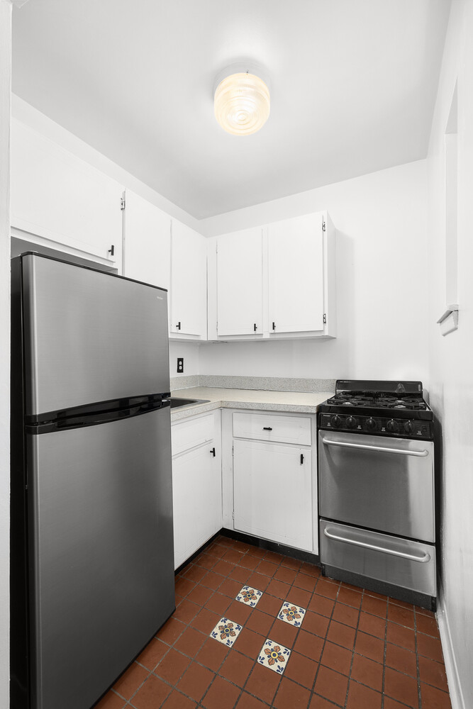 521 E 88TH Street 5C