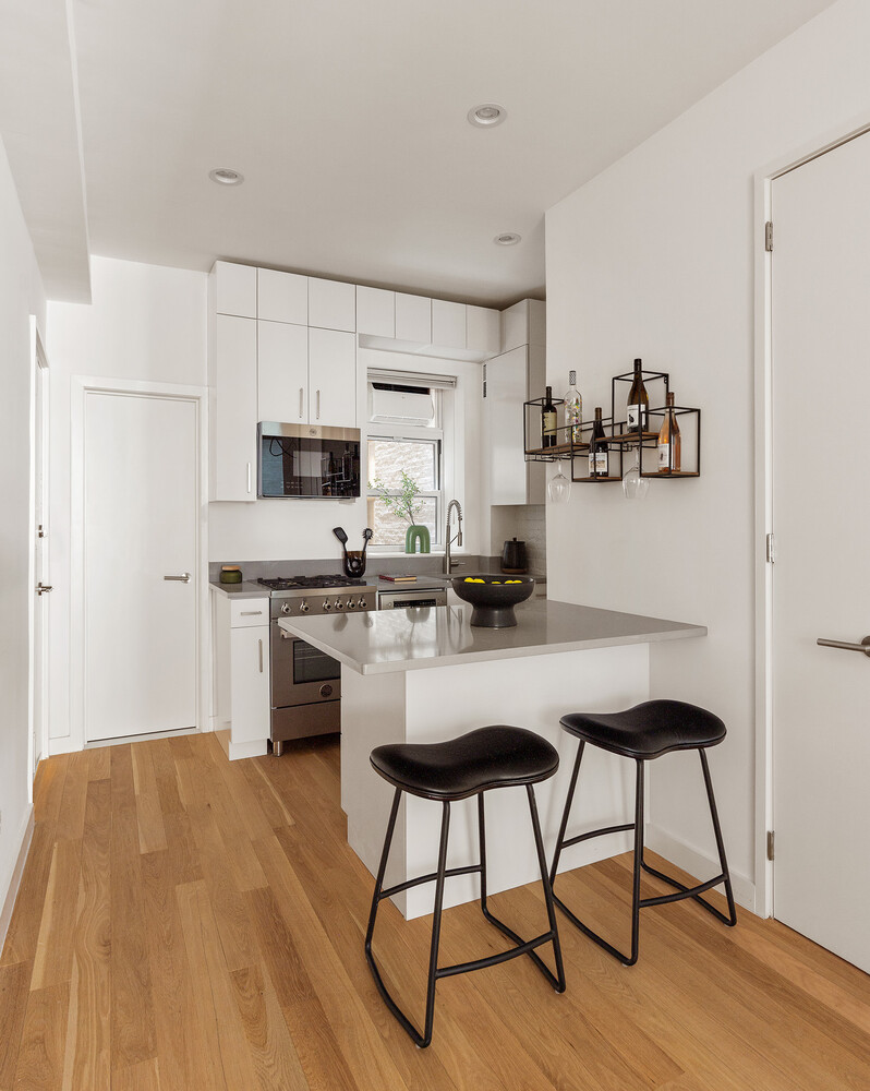 214 W 16TH Street 1W