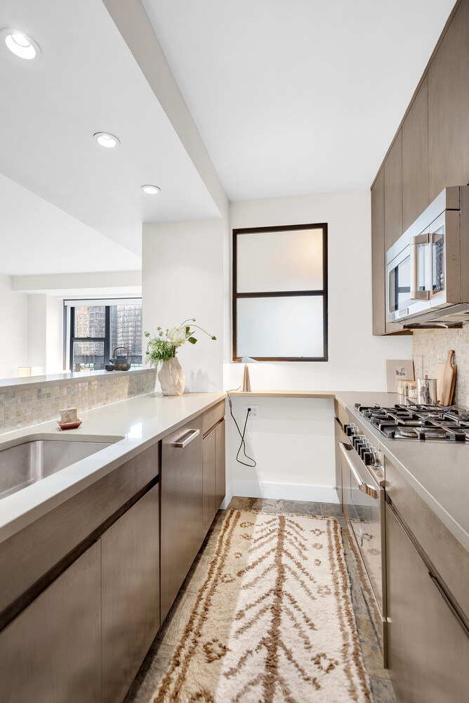 7 E 14TH Street 21H