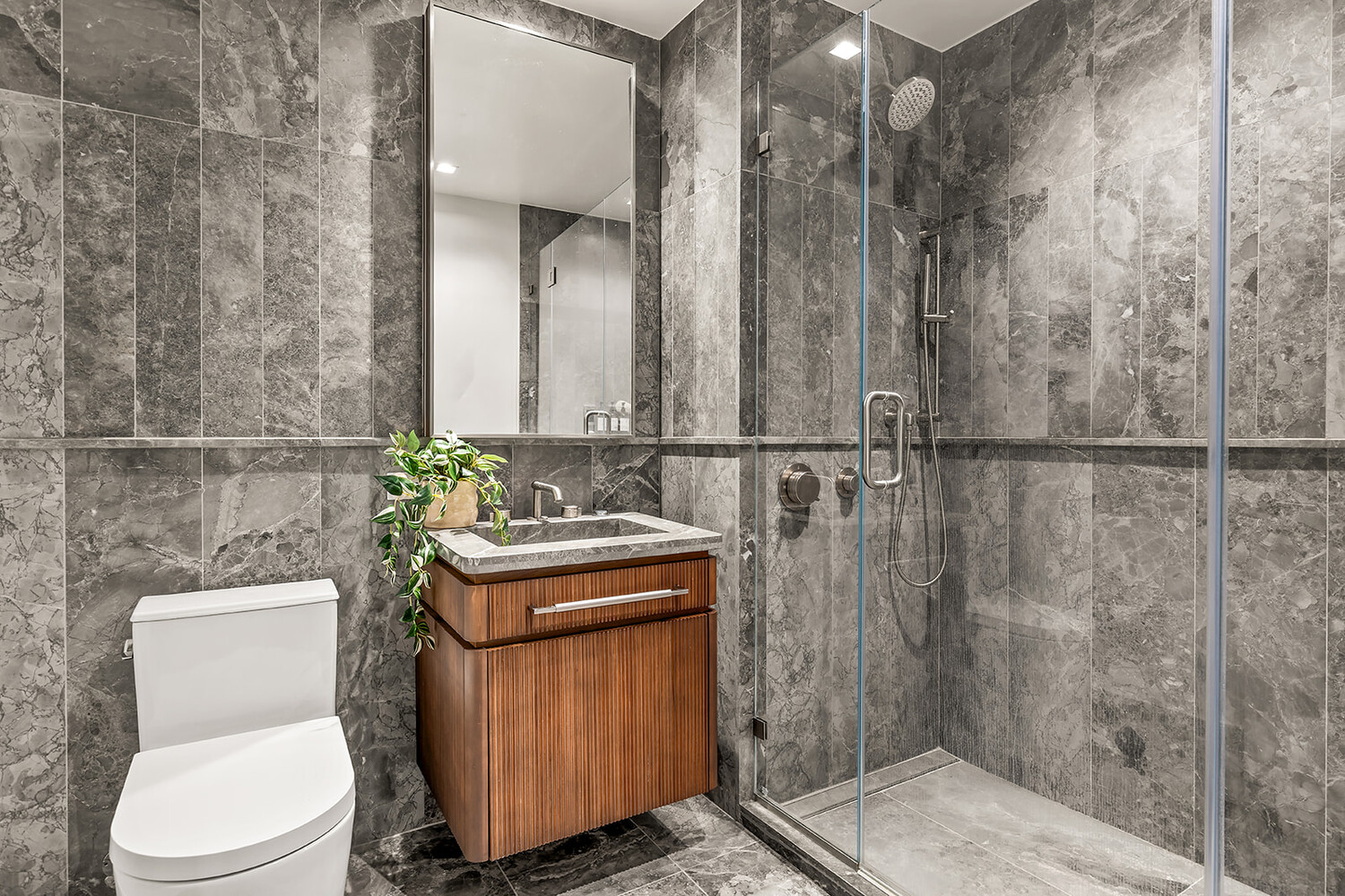 208 DELANCEY Street 7/B