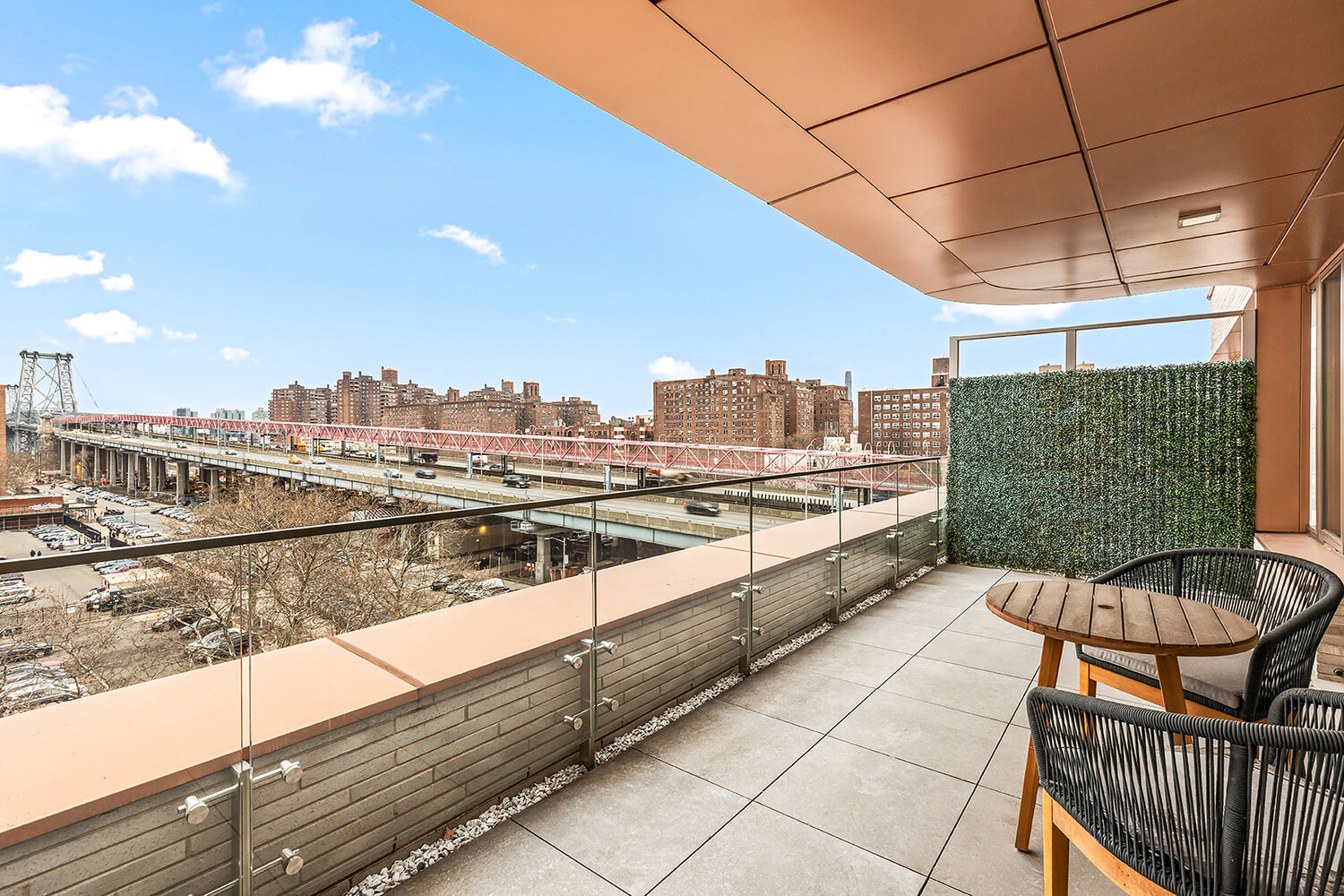 208 DELANCEY Street 7/B