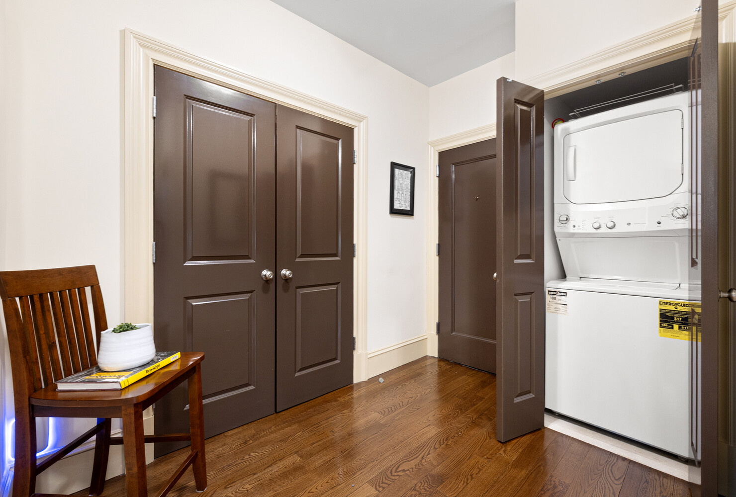 69 PINEAPPLE Street 6