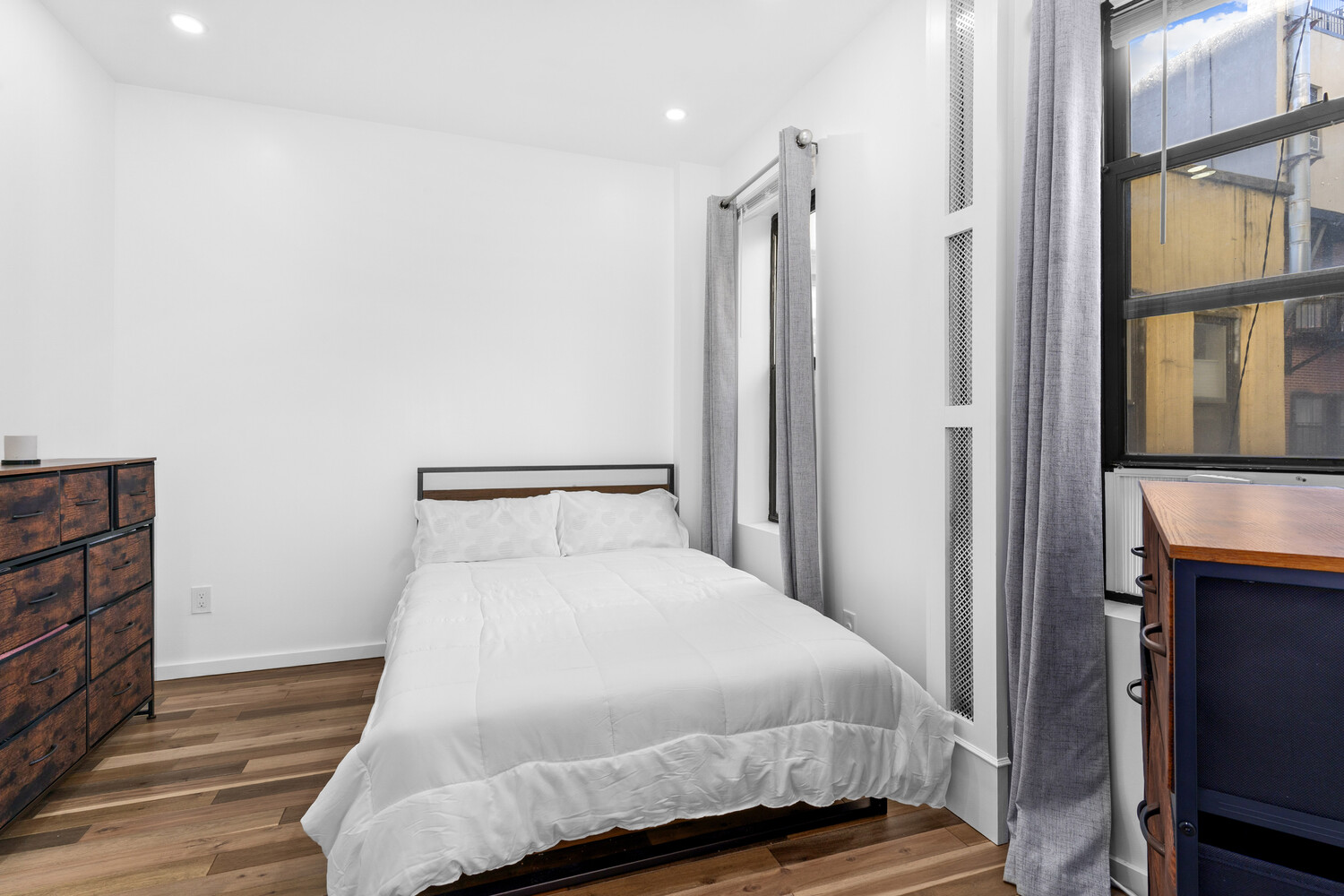 309 E HOUSTON Street 4E