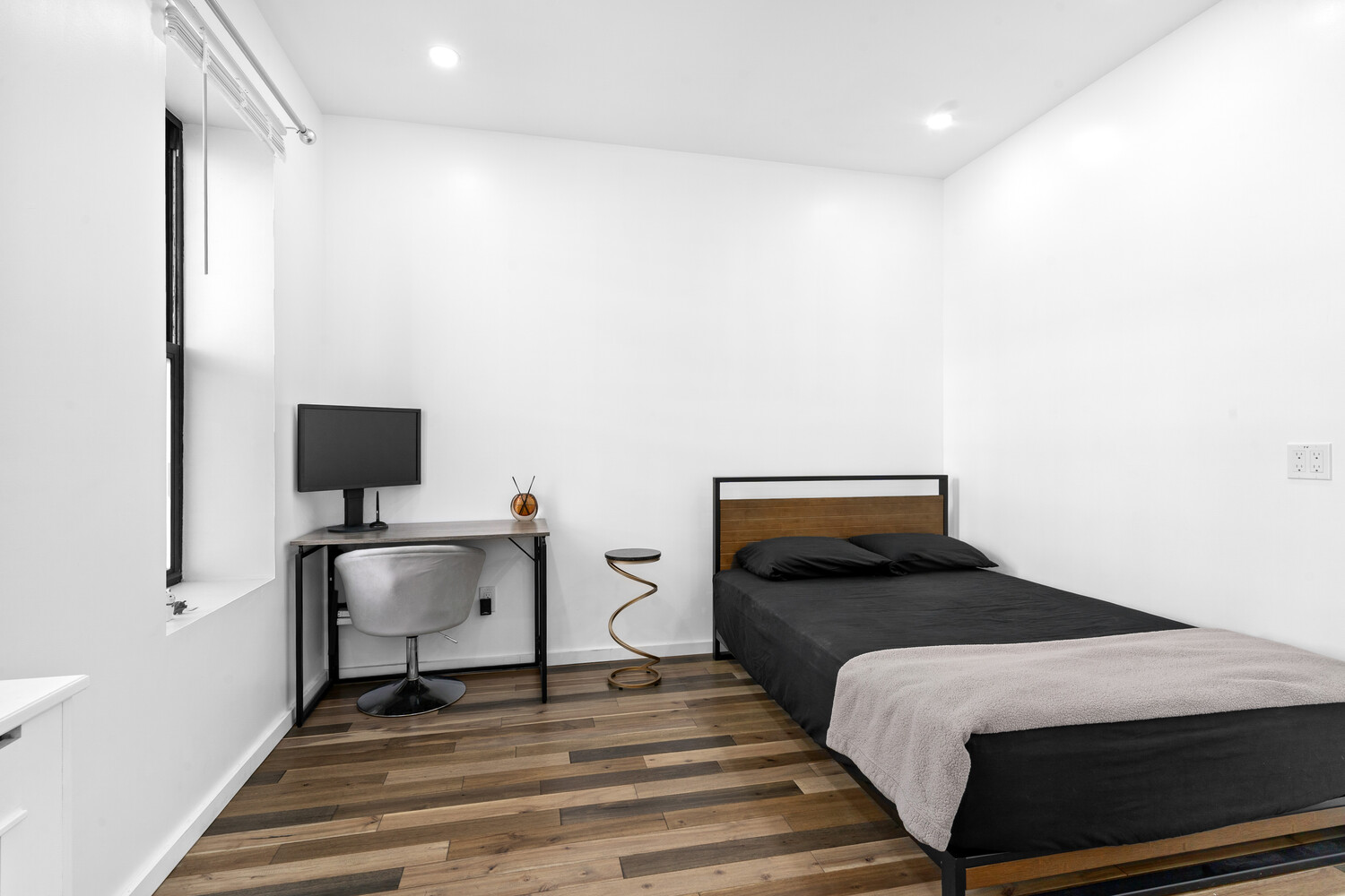 309 E HOUSTON Street 4E