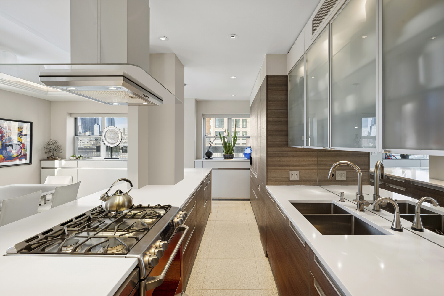2 5TH Avenue 14R