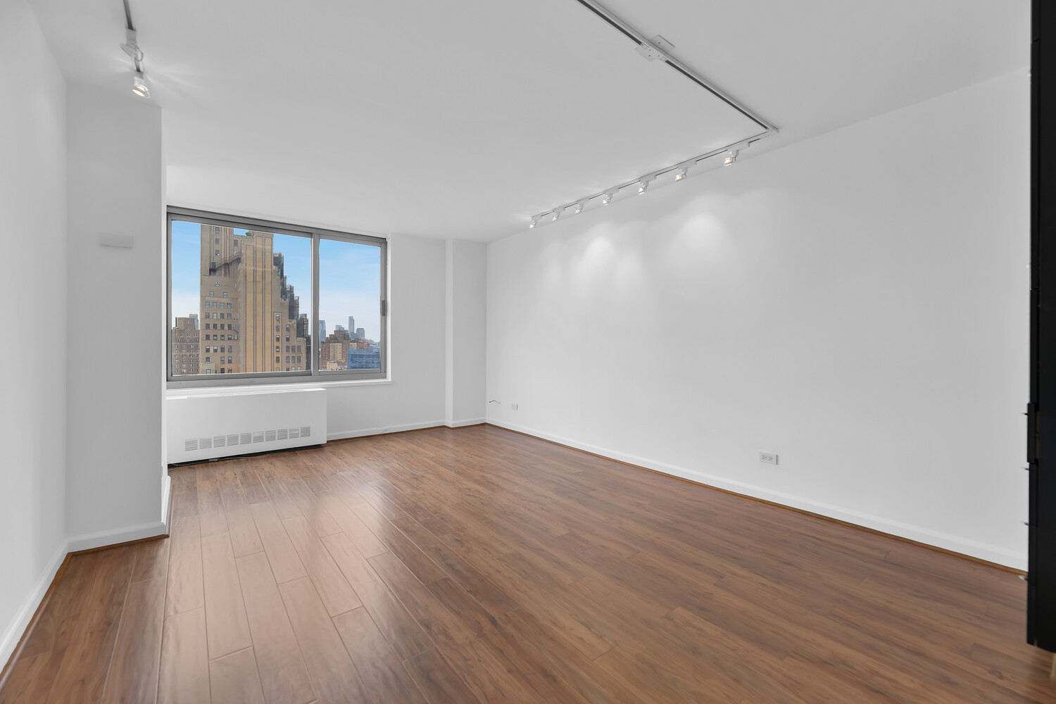 270 W 17TH Street 18D