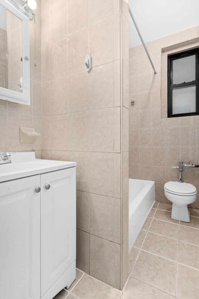 345 MONTGOMERY Street 3G