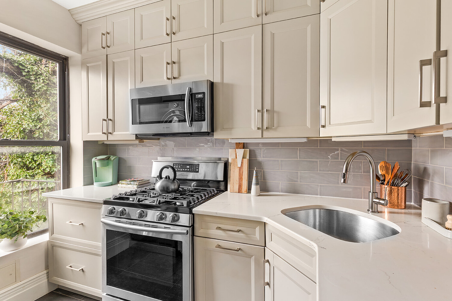 378 7TH Street 4R