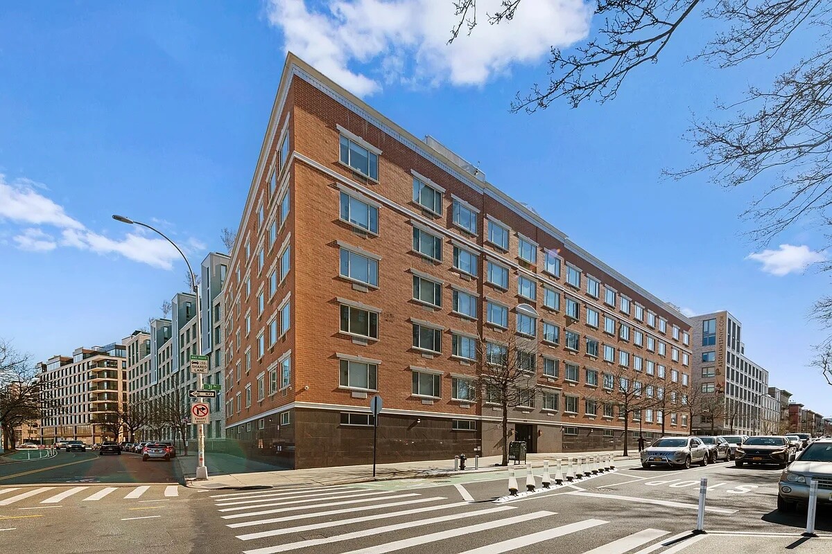 30-85 VERNON Boulevard 6D