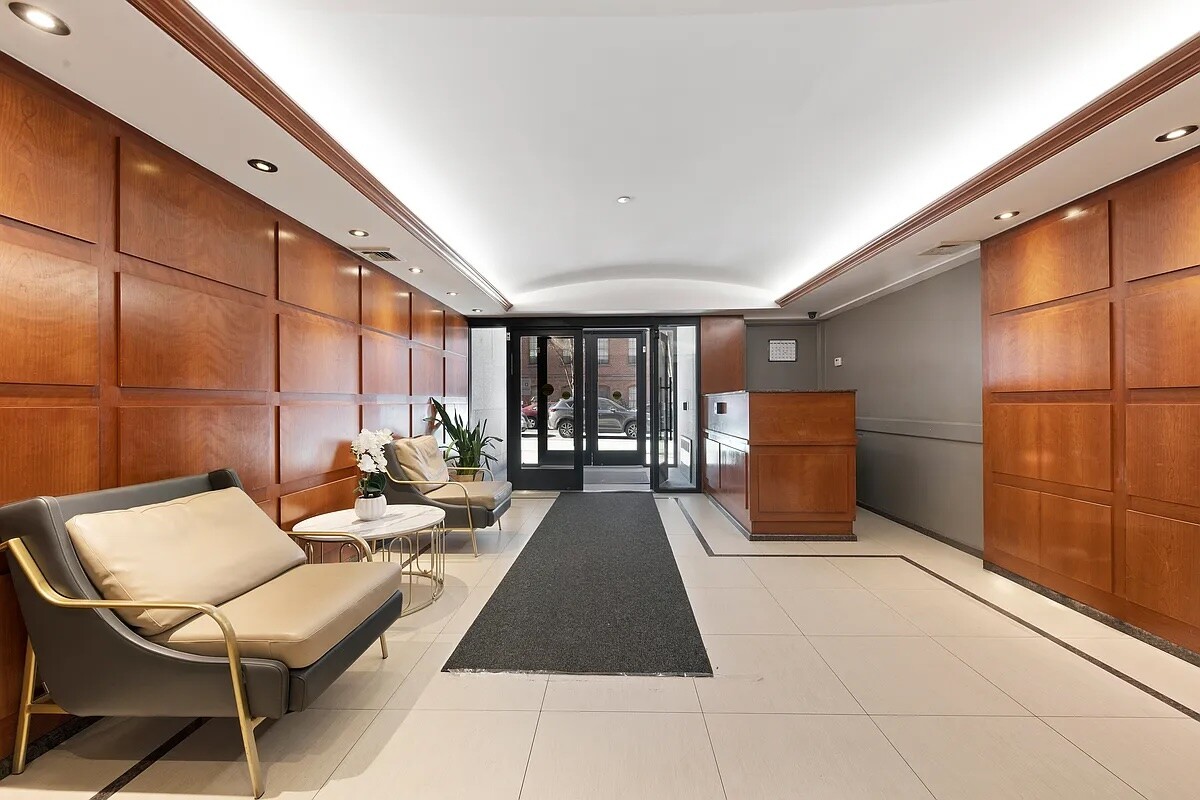 30-85 VERNON Boulevard 6D