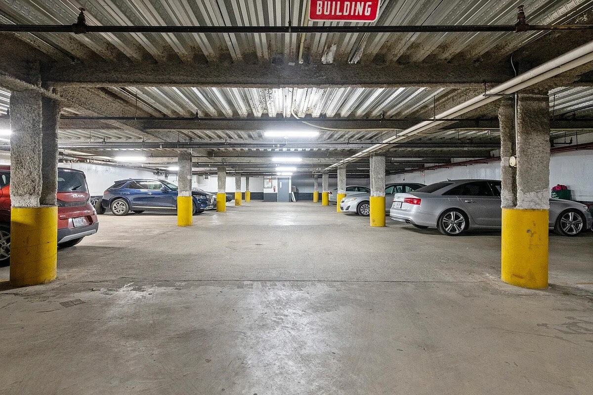 30-85 VERNON Boulevard 6D