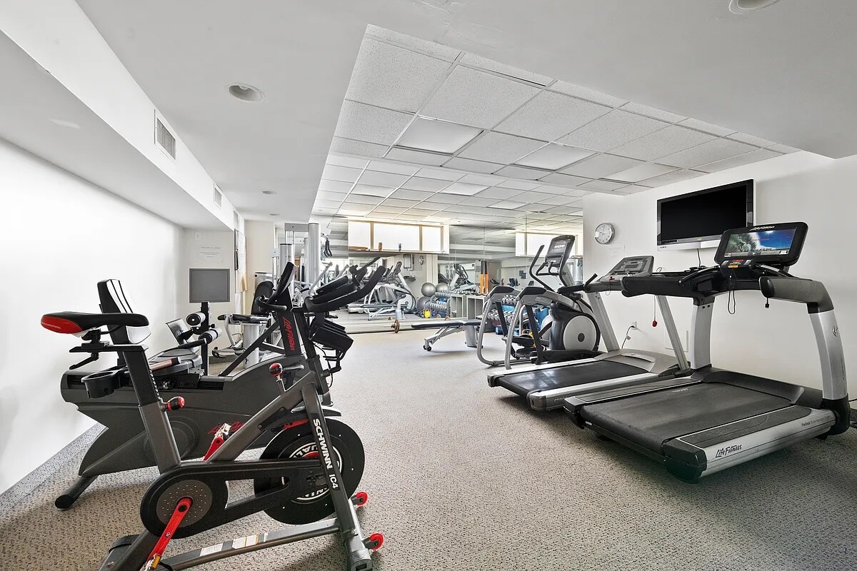 30-85 VERNON Boulevard 6D