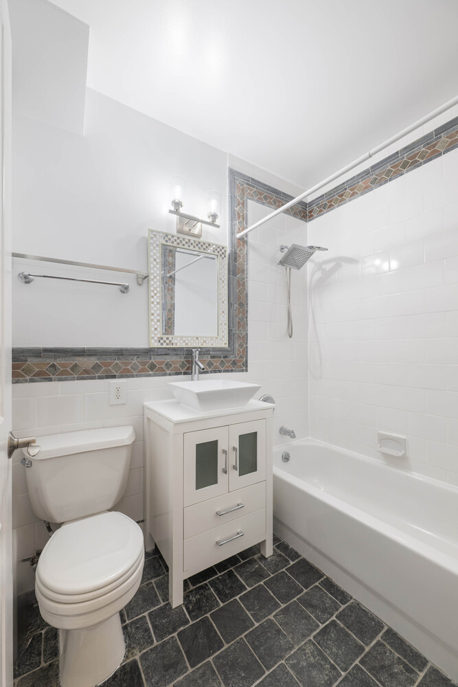 30-85 VERNON Boulevard 6D