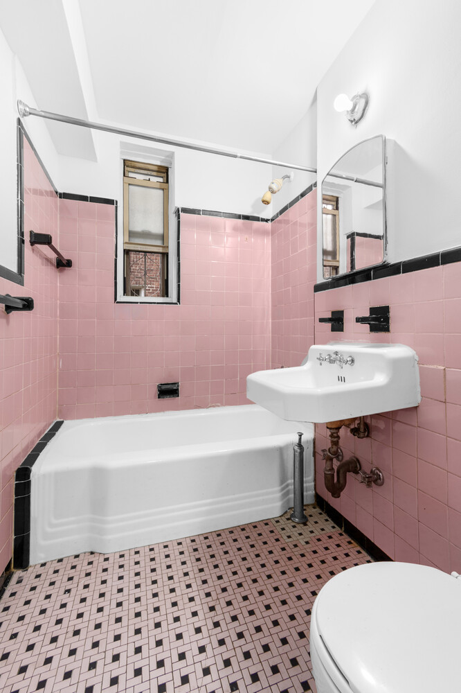 243 MCDONALD Avenue 1D