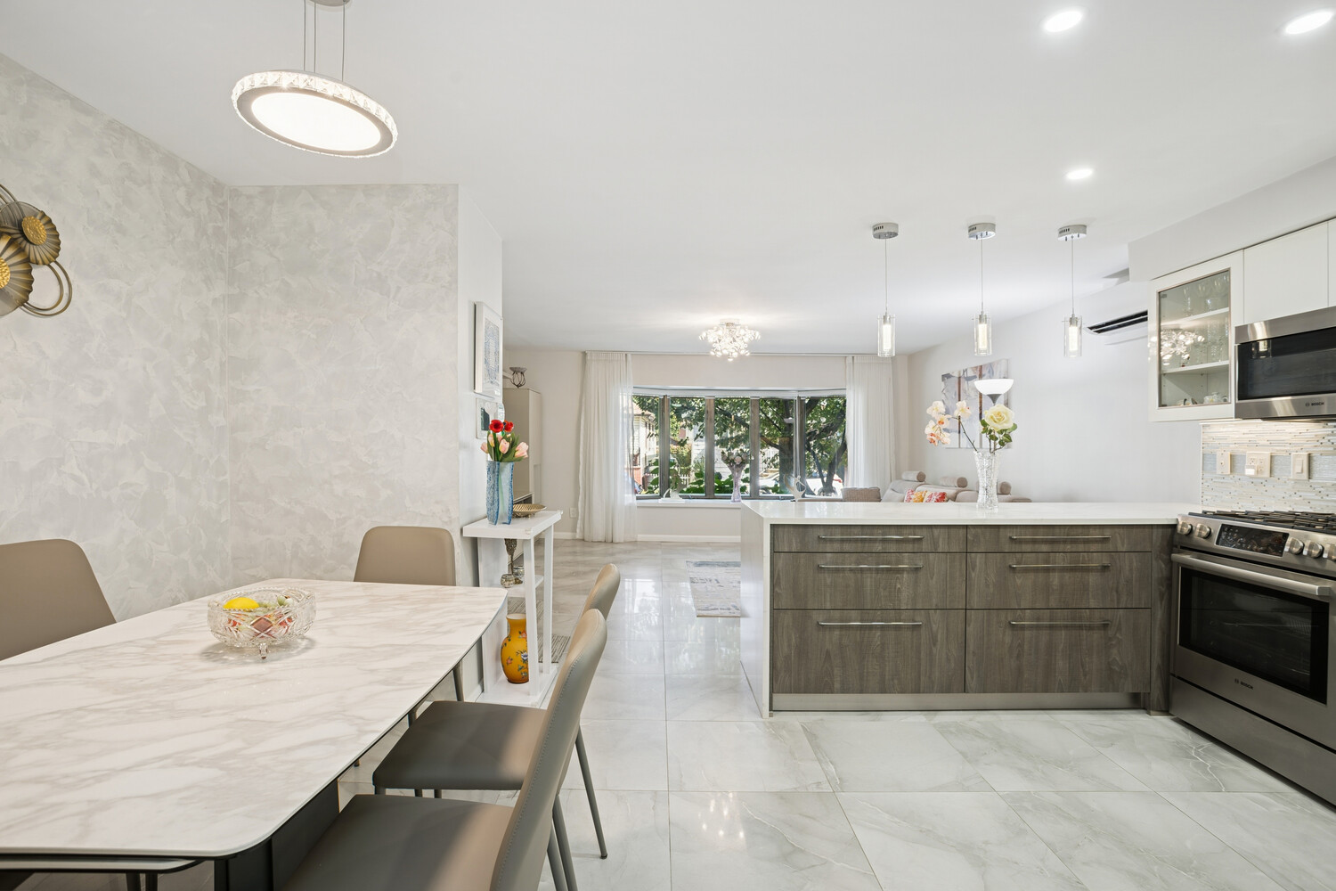 2812 E 27TH Street 204