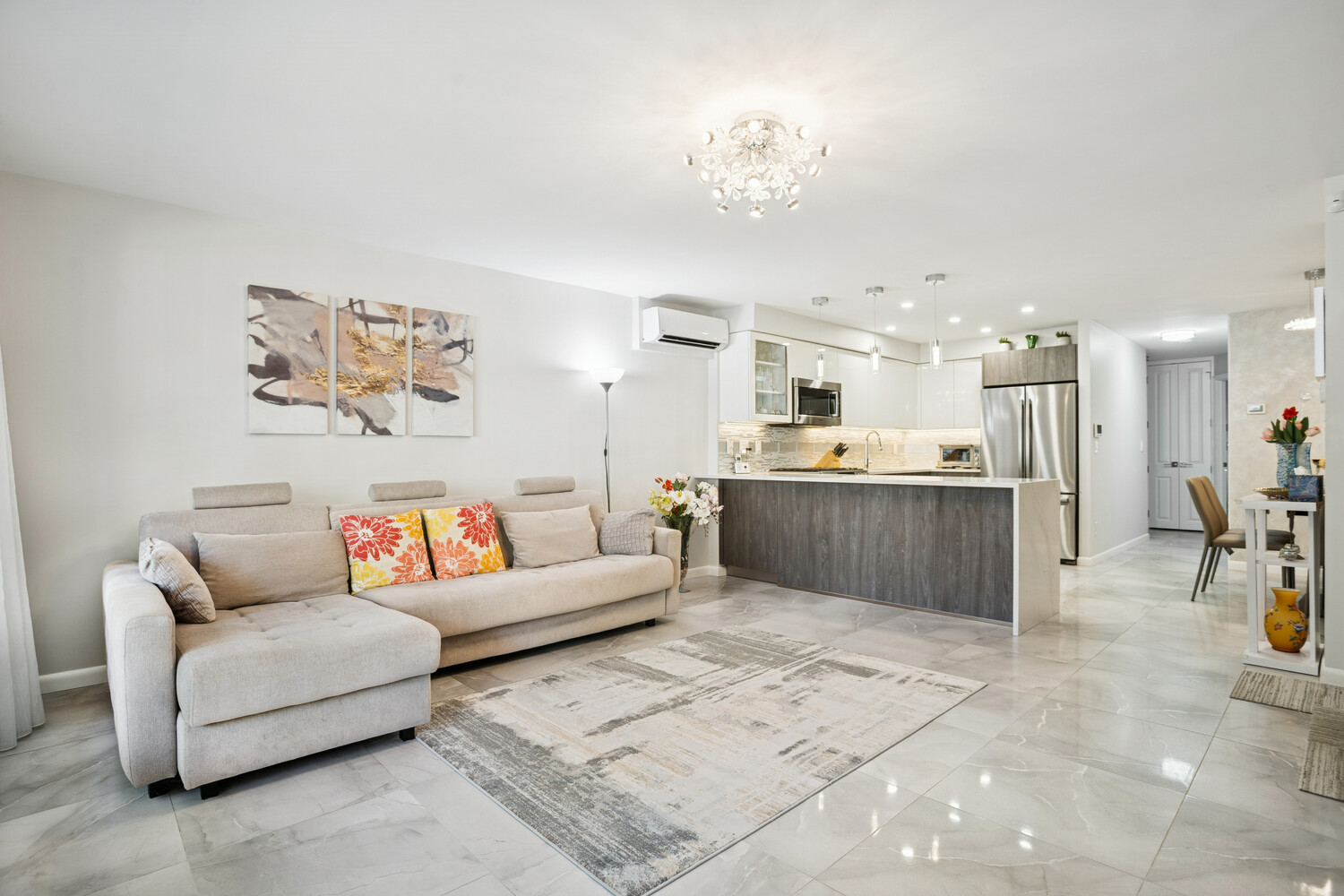 2812 E 27TH Street 204