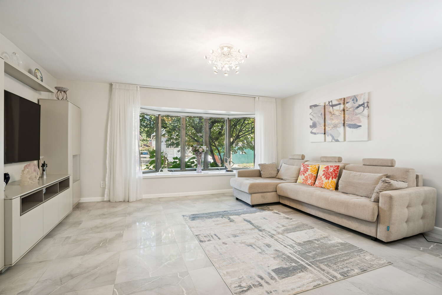 2812 E 27TH Street 204