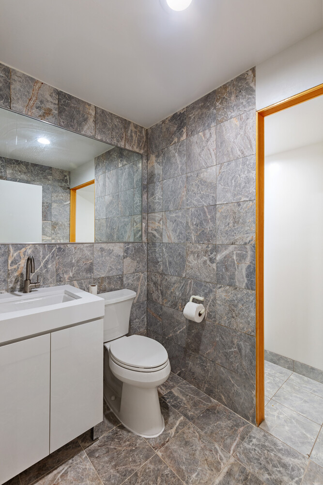 210 E 47TH Street 1AP