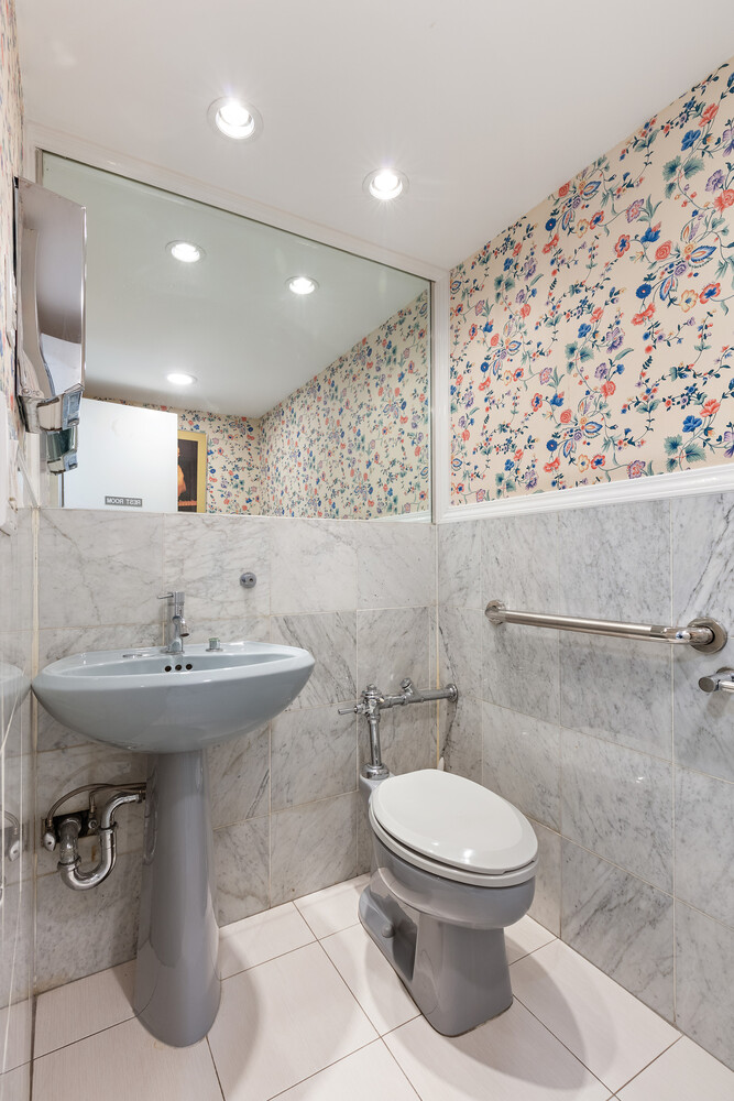 210 E 47TH Street 1AP