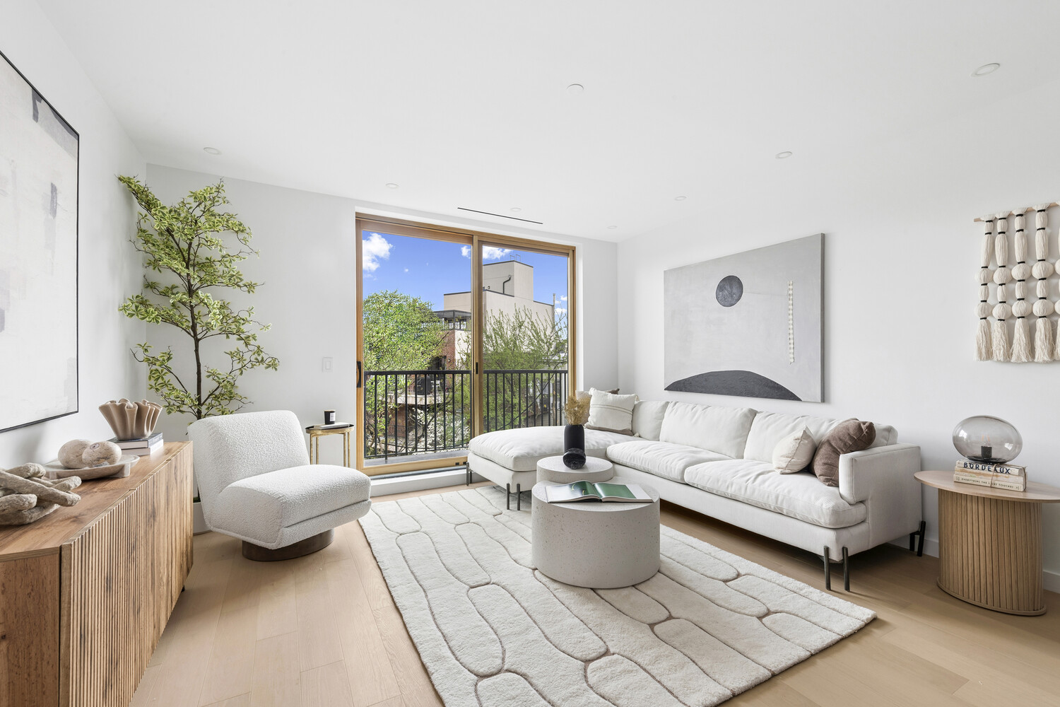 19 N HENRY Street 4