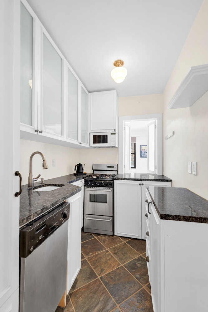 345 E 52ND Street 7B