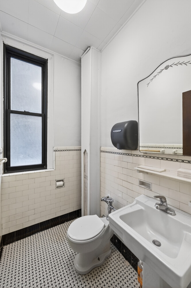 470 W END Avenue 1BC