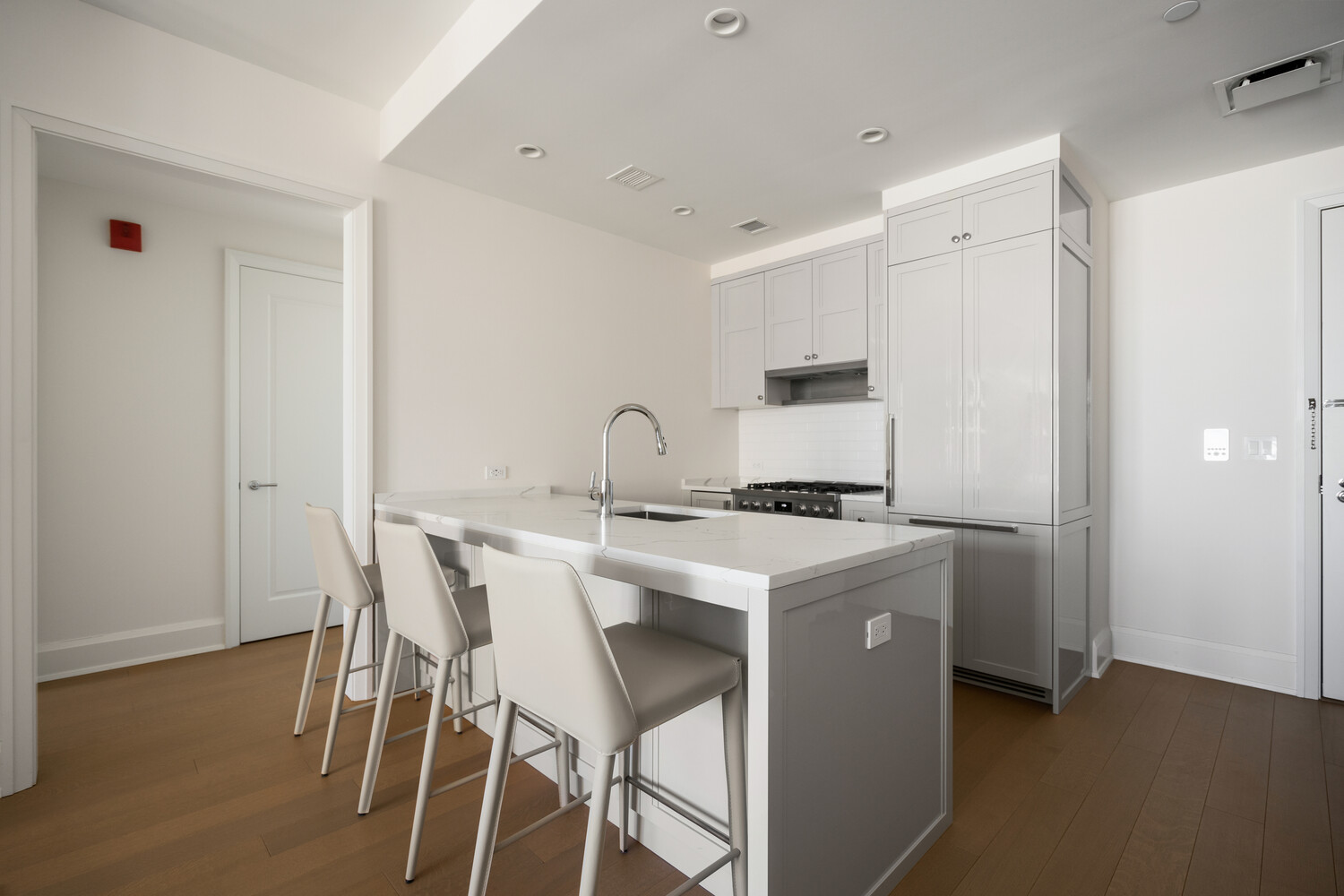 100 CLAREMONT Avenue 17C