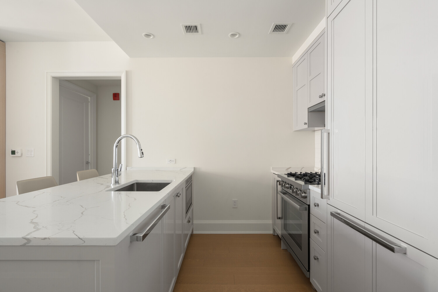 100 CLAREMONT Avenue 17C