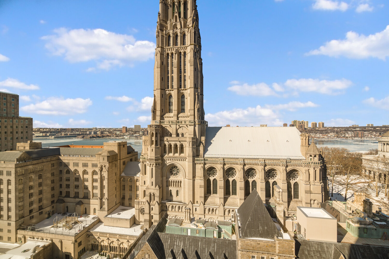 100 CLAREMONT Avenue 17C