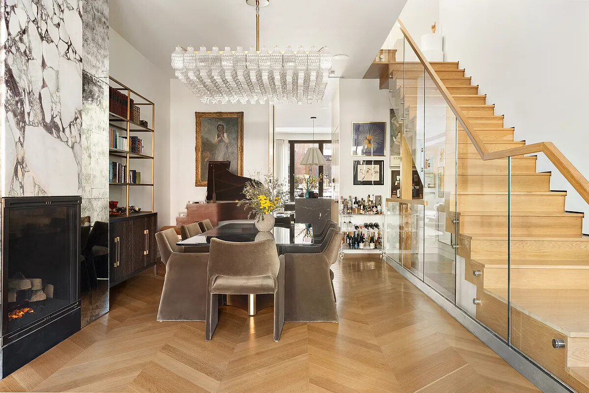 26 W 95TH Street