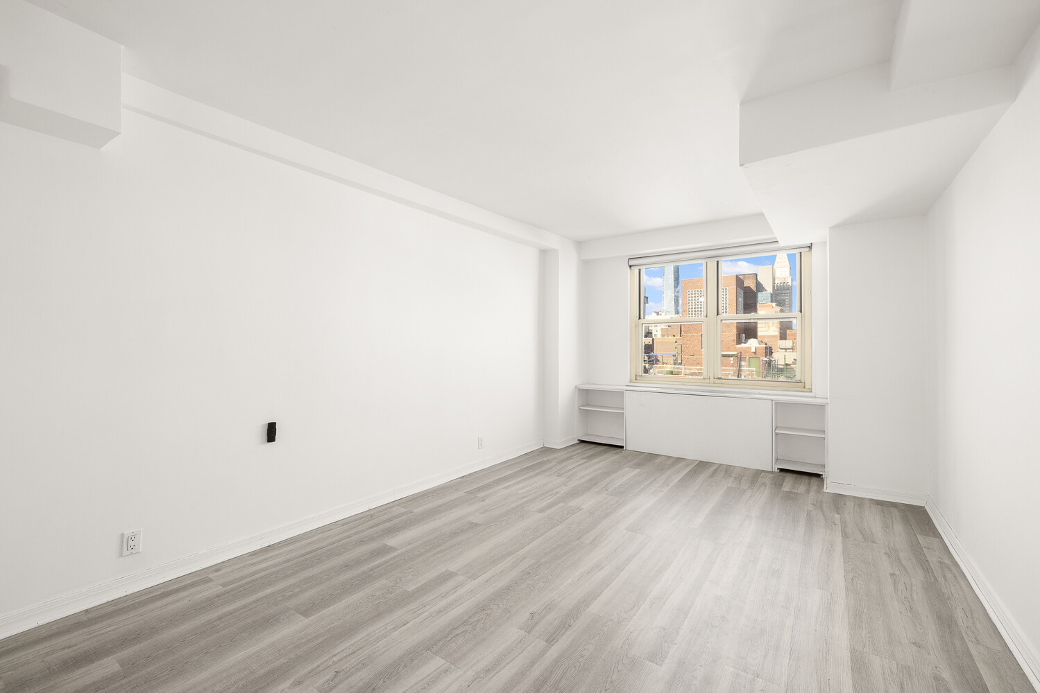 305 E 24TH Street 19T