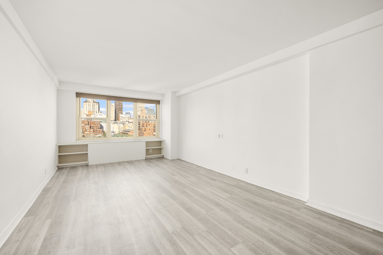 305 E 24TH Street 19T