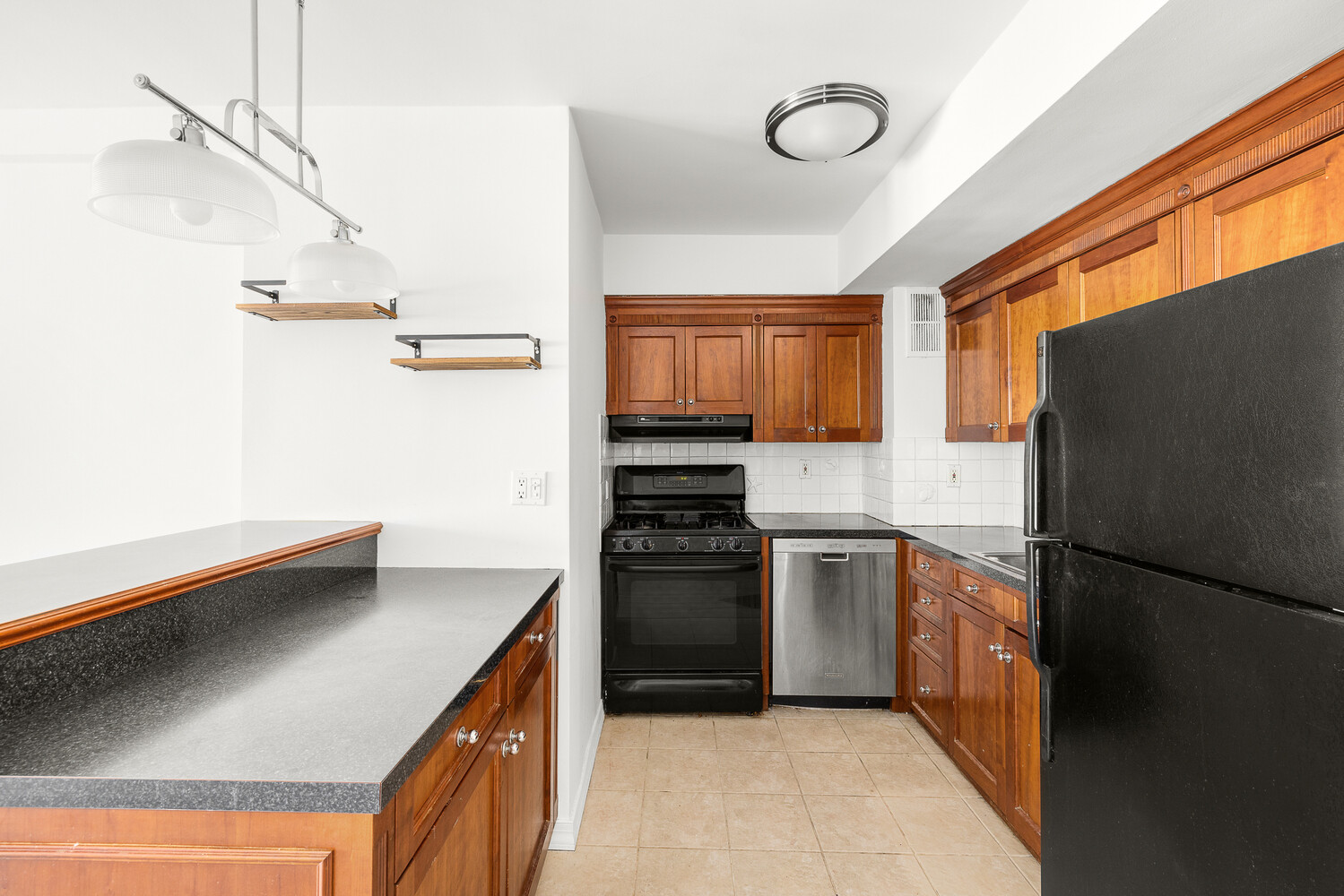 305 E 24TH Street 19T