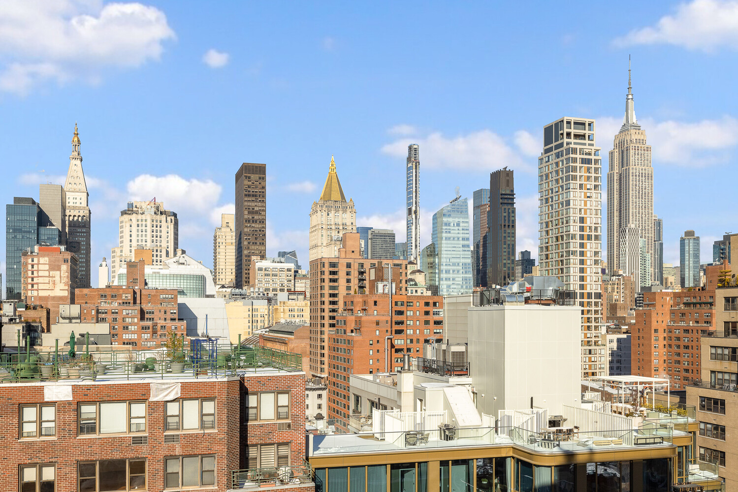305 E 24TH Street 19T