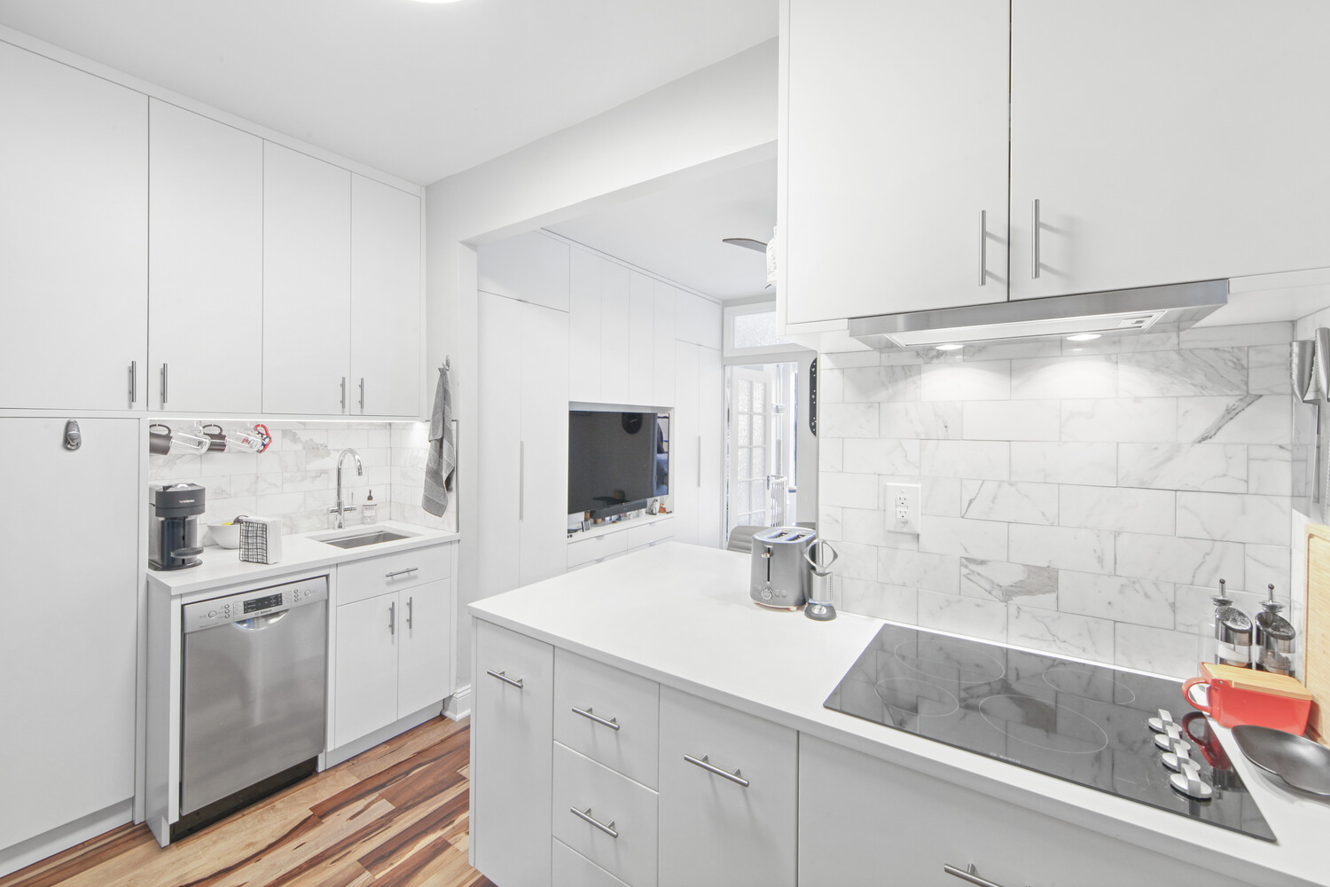 64 MACDOUGAL Street 13