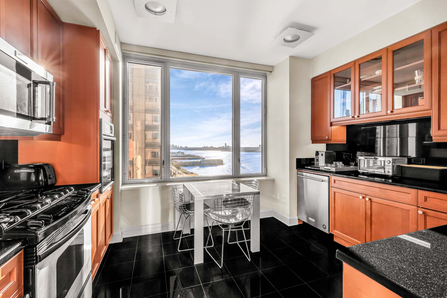 220 RIVERSIDE Boulevard 24G