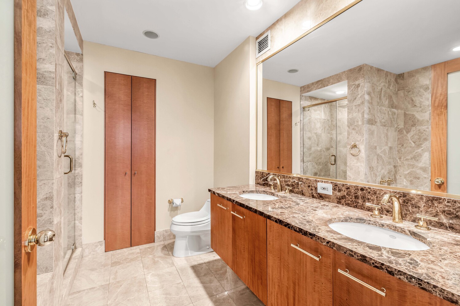 220 RIVERSIDE Boulevard 24G