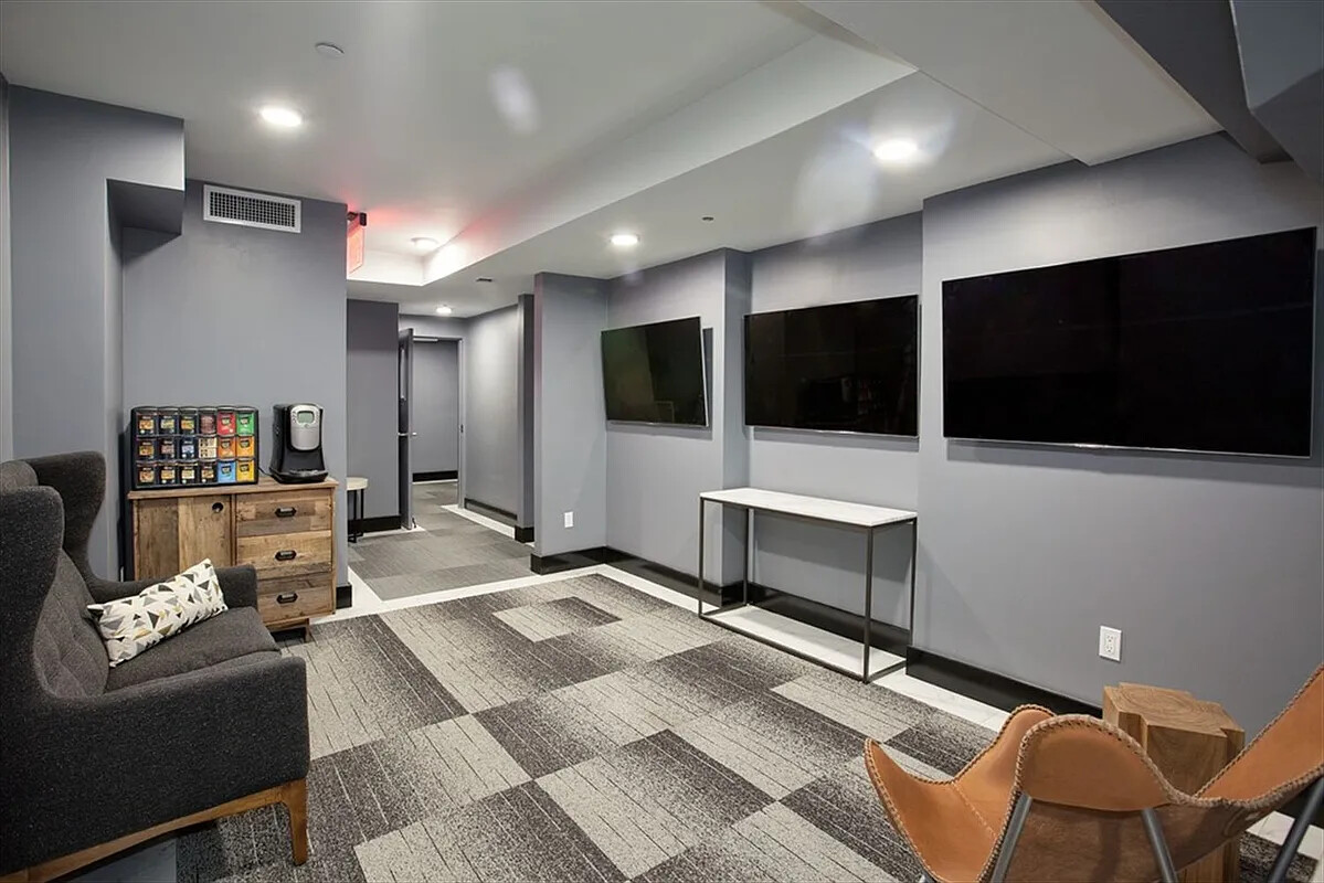 1810 3RD Avenue B2B