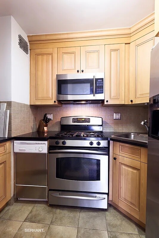 301 E 63RD Street 10G