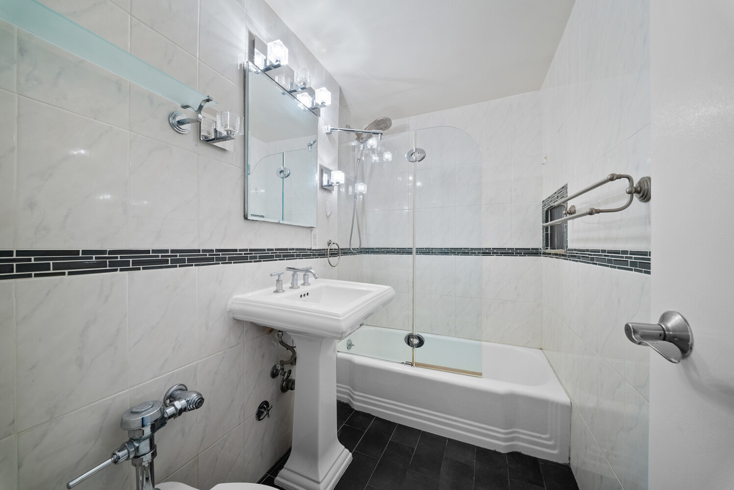 315 E 69TH Street 4L